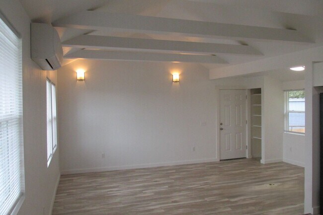 Building Photo - 3 Bedroom House in Mount Vernon