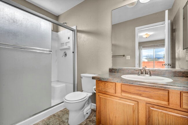 Building Photo - 17765 Oakview Ct