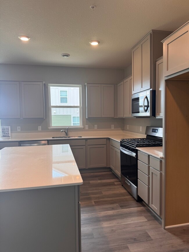 Building Photo - 17042 Dysart Pl
