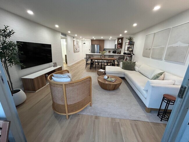 Building Photo - 5838 Collins Ave