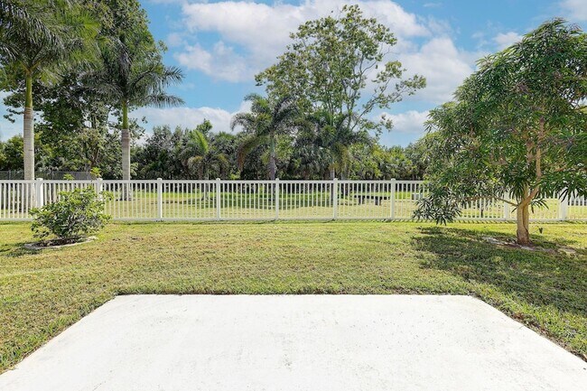 Building Photo - 1612 SE Cascella Ct