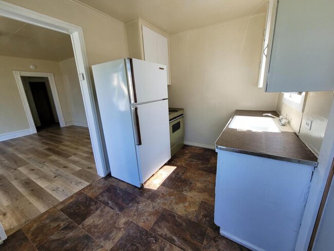 Building Photo - 2415 Baker St