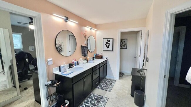 Building Photo - 3441 S Beaver Ln