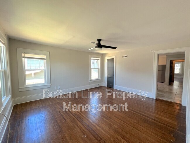 Building Photo - 600 Hawthorne Ln