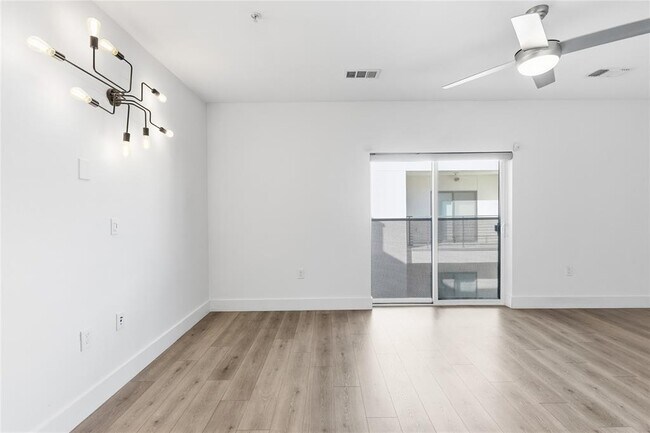 Building Photo - 2213 Poquito St