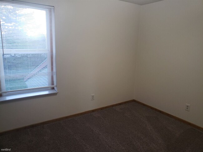 Building Photo - 2 br, 1 bath 4plex - 4746 Ravenswood Dr SW