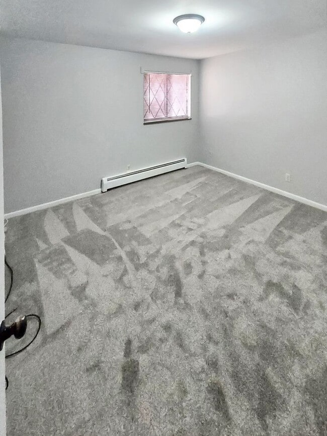 Building Photo - 136 N Lake St