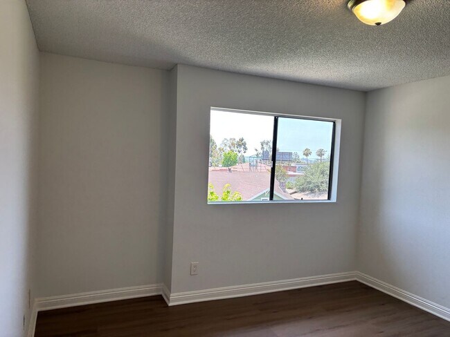 Building Photo - 627 Orange Grove Ave