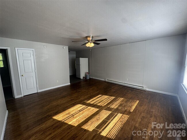 Building Photo - 333 Laurel St