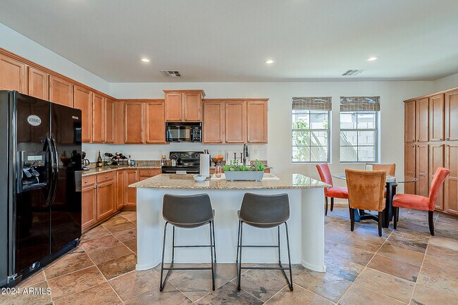 Building Photo - 21124 W Prospector Way