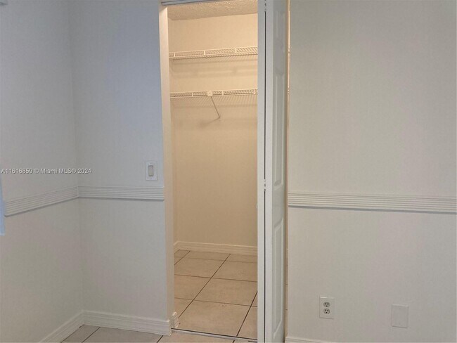 Building Photo - 1450 Springside Dr