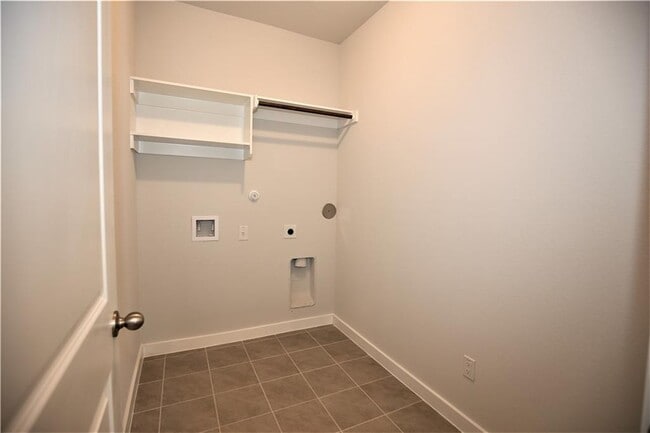 Building Photo - 635 Pheasant Hill Ln