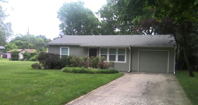 Primary Photo - Charming House Across from Veterans park