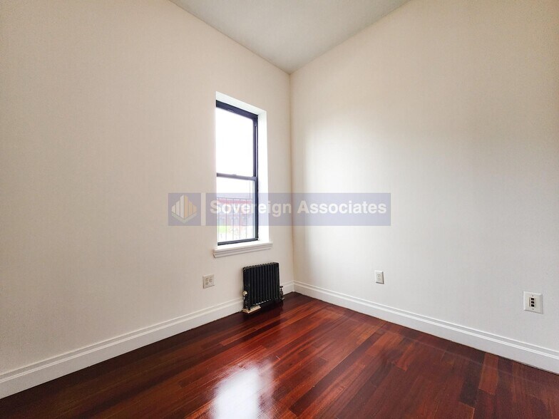 Building Photo - 607 W 137th St