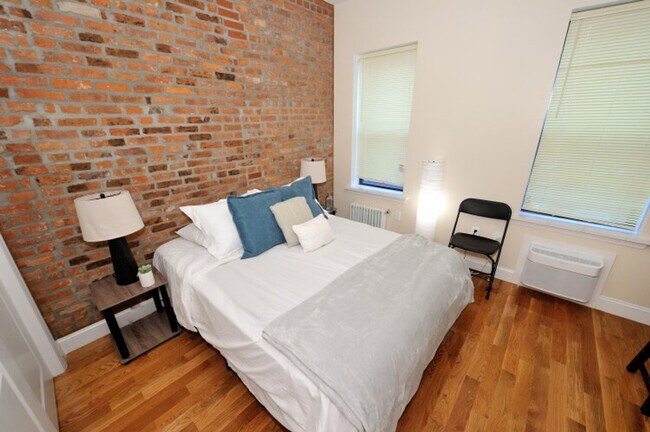 Building Photo - 137 MacDougal St