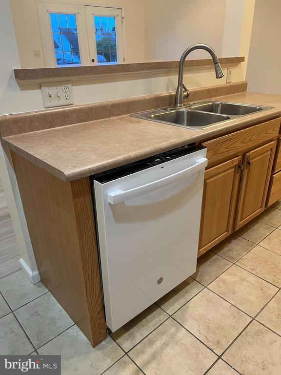 Building Photo - 2037 Powell Dr