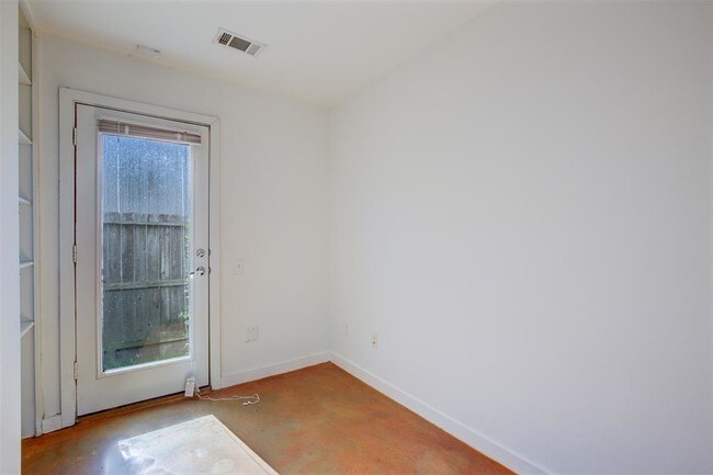 Building Photo - 3212 Yellowstone Blvd