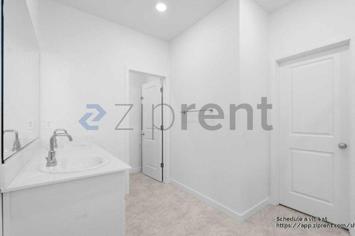 Building Photo - 4417 Neptune Cir