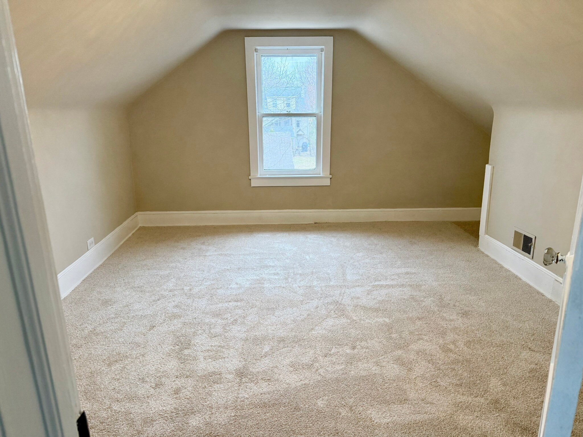 Building Photo - 519 N Lincoln Ave