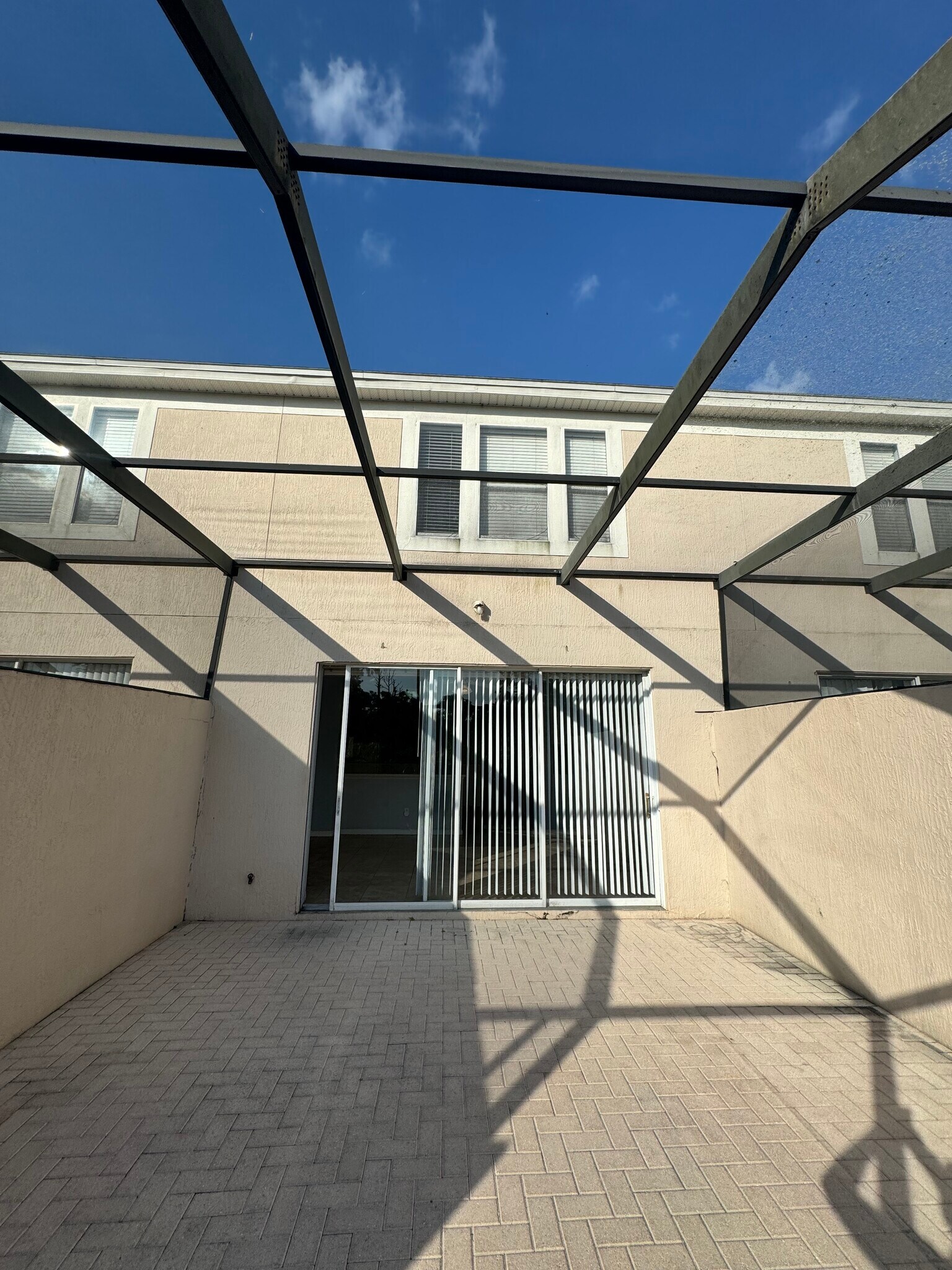Building Photo - 2368 Silver Palm Dr