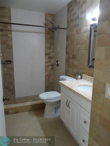 Building Photo - 4036 Eastridge Cir