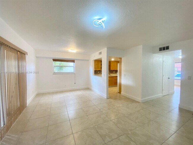 Building Photo - 6568 SW 41st Pl