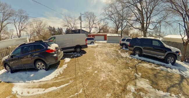 Building Photo - 709 Bluemont Ave