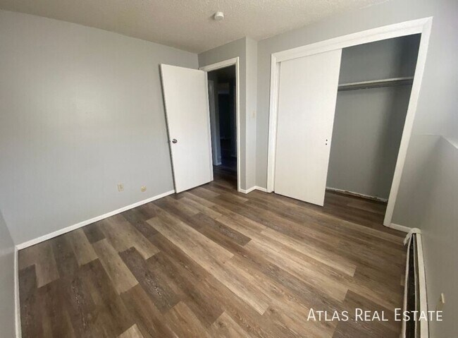 Building Photo - 2855 Montebello Dr W