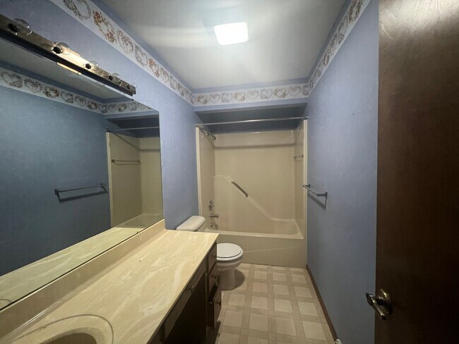 Building Photo - 917 Rickard Ct