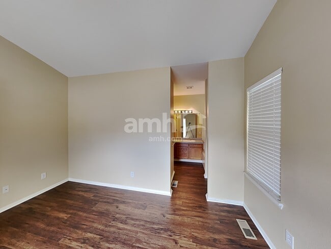 Building Photo - 9835 Kenton Cir