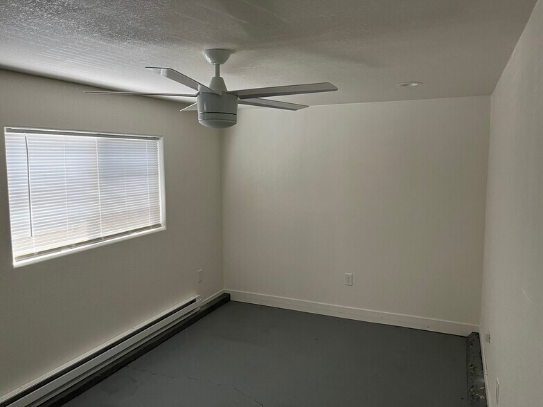 Building Photo - 623 Sinclair St
