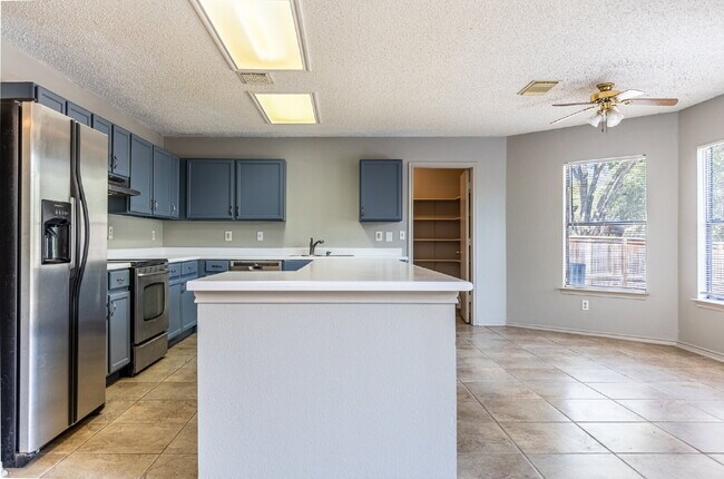 Building Photo - 8423 Parry Path