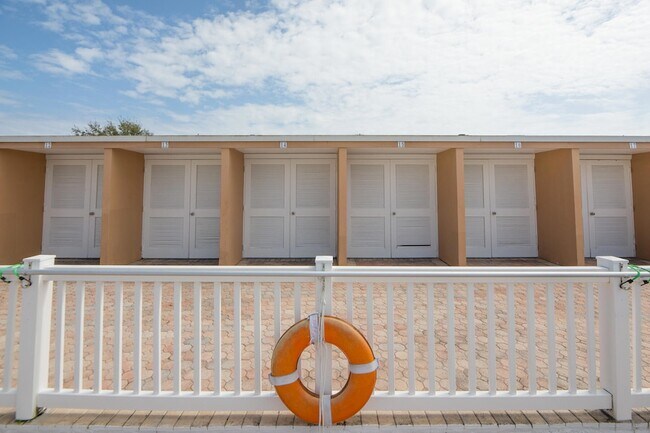 Building Photo - 2260 NE 67th St