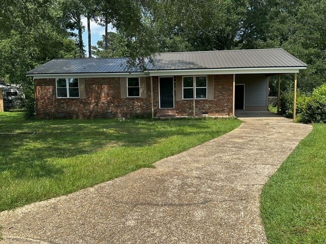 Building Photo - 3 Bedroom 2 Bath Home