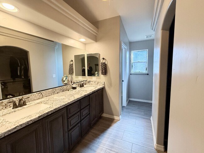 Building Photo - This home has EVERYTHING and is ready for you!