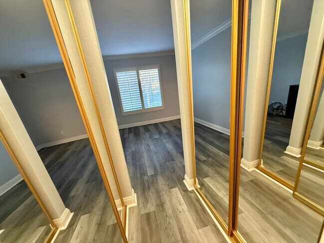 Building Photo - Spacious and Modern 2BR Condo in UTC, San Diego