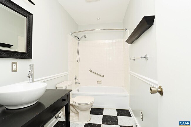 Building Photo - 573 Southampton Ct