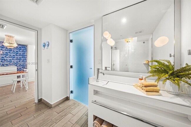 Building Photo - 1100 West Ave