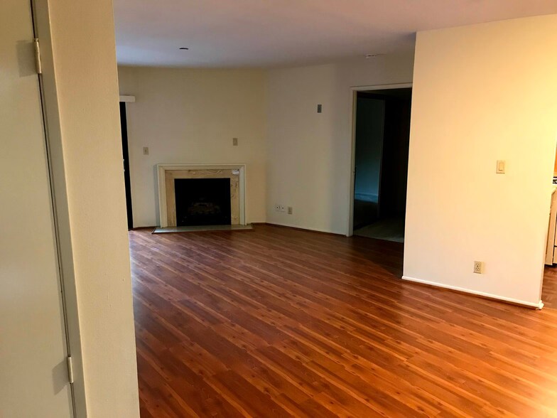 Building Photo - 1830 N Verdugo Rd