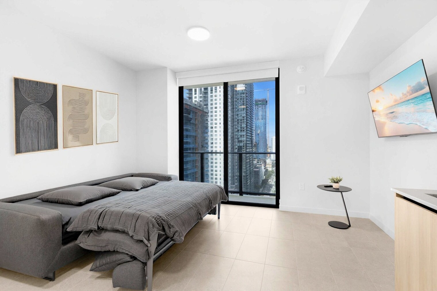 Building Photo - 501 NE 1st Ave