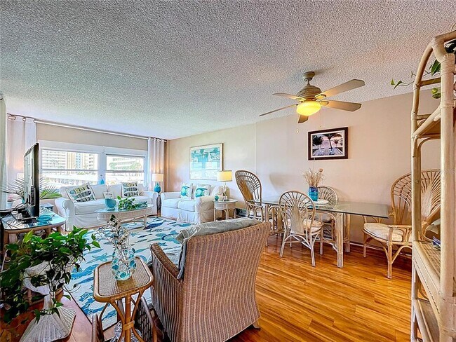 Building Photo - 4650 Cove Cir