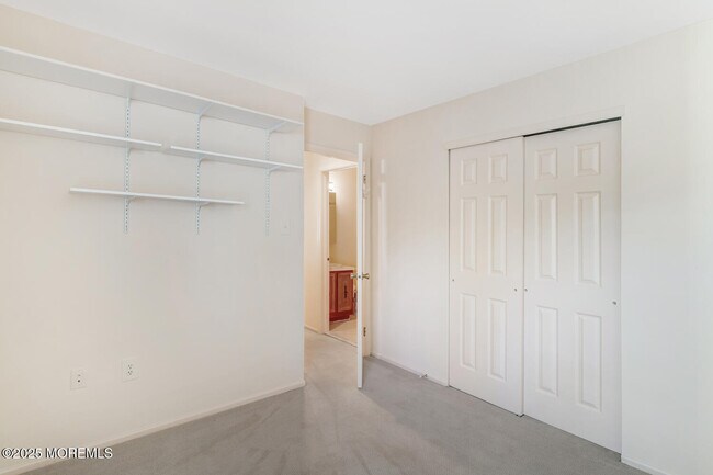 Building Photo - 405 Lexington Dr