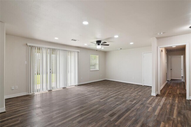 Building Photo - 1622 Hollow Hook Rd