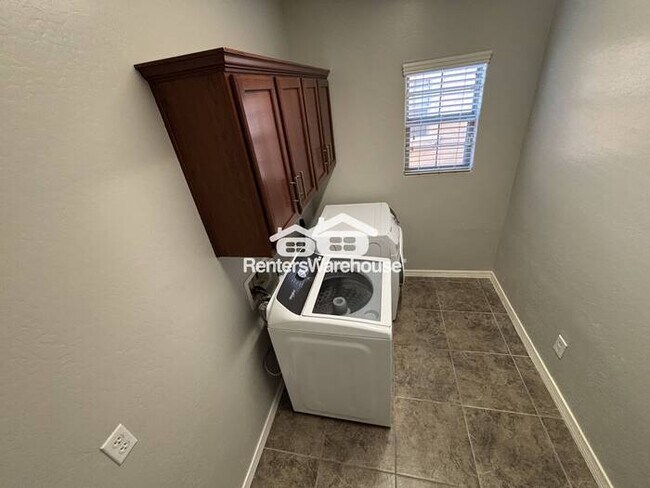 Building Photo - North Phoenix Oasis in a 3-BD Single Family House!