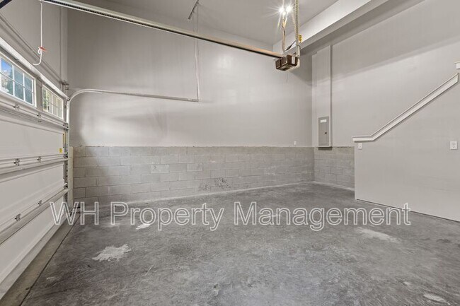 Building Photo - 441 Chinook Dr