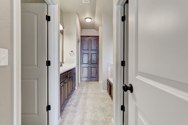 Building Photo - 308 Stoneridge Dr