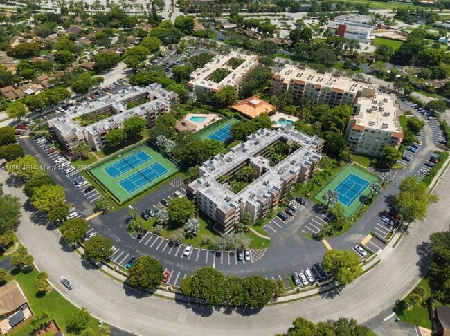 Building Photo - 13020 SW 92nd Ave