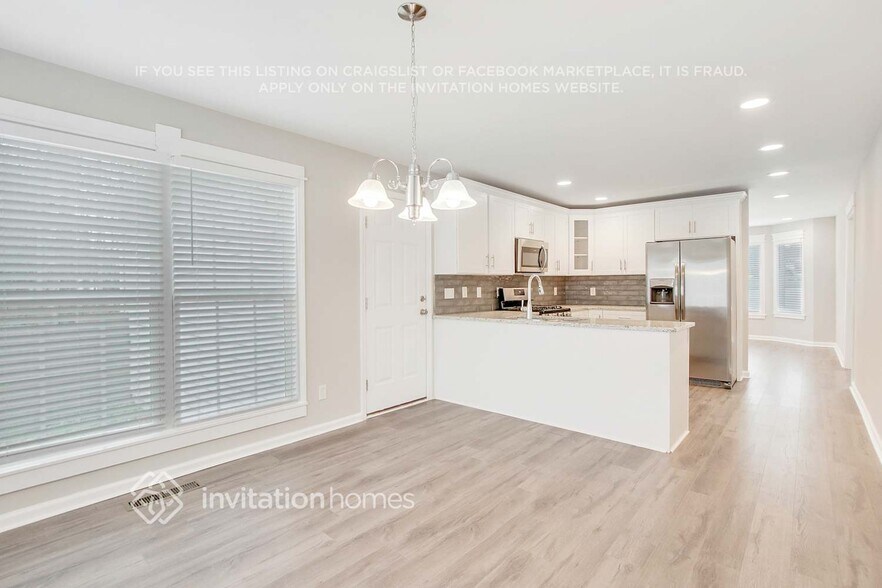 Building Photo - 3770 Churchill Dr SW
