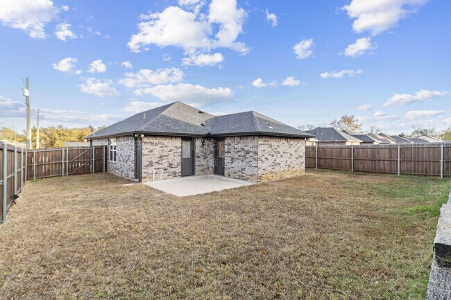 Building Photo - 931 N Barrett Ave