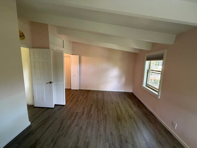 Building Photo - 2148 W Rosemont Ave